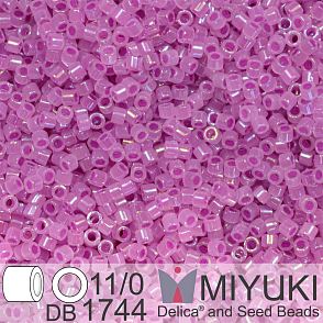 Korálky Miyuki Delica 11/0. Barva Fuchsia Lined Opal AB  DB1744. Balení 5g.